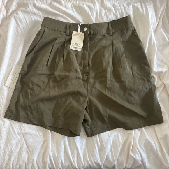 DONNI. Pants - DONNI Olive Pleated Trouser Shorts • Size L • NWT
